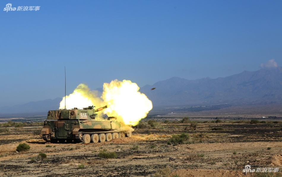我新疆军区122毫米89式自行火炮怒射