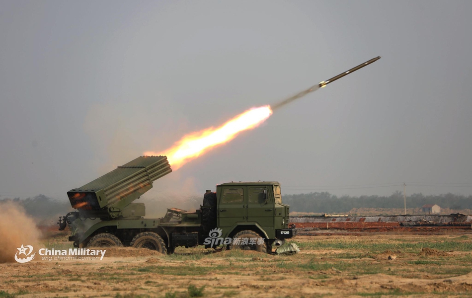 能打40公里!我军81式122毫米火箭炮高原火力猛打