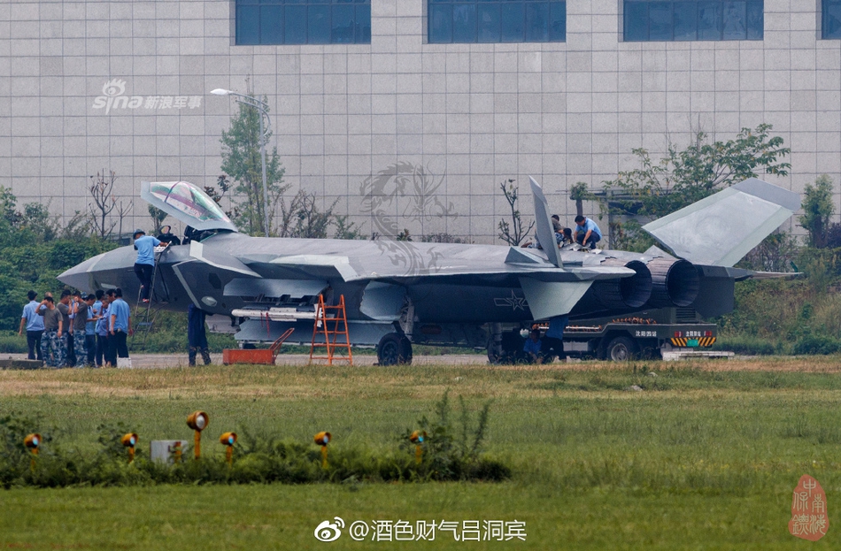 黑丝带斜看就是干!我空军歼20战机凌空决胜战力无双