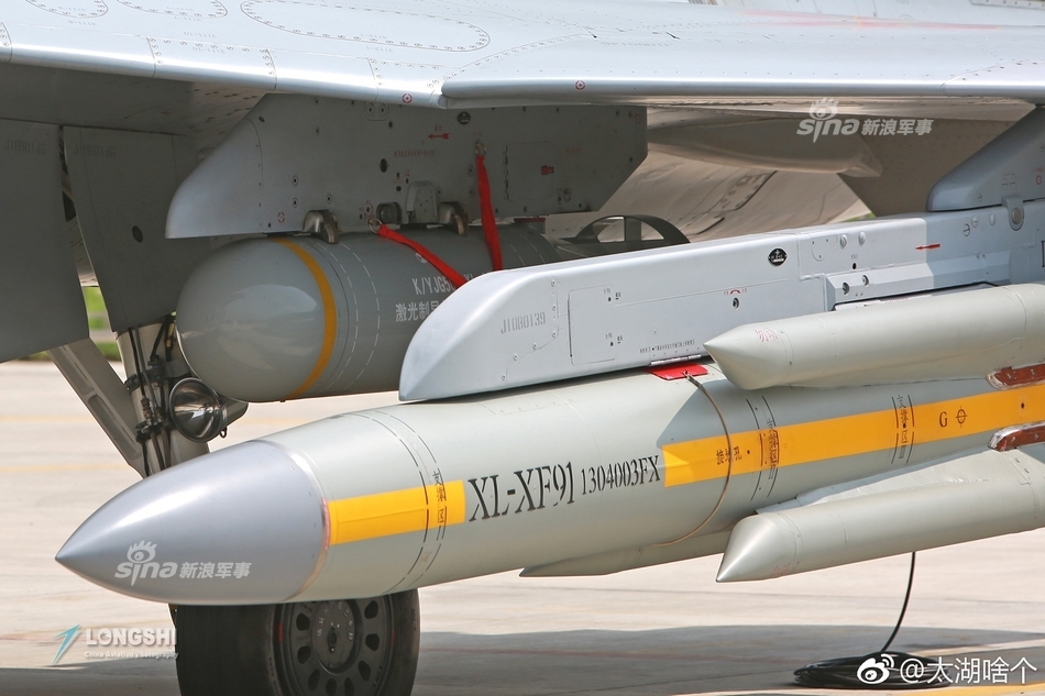 专门猎杀敌方雷达!我军歼10b携鹰击91狂练反辐射