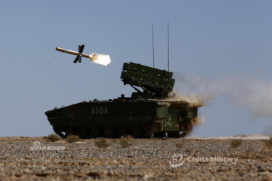 代号坦克收割机!我军红箭10反坦克导弹大漠怒射