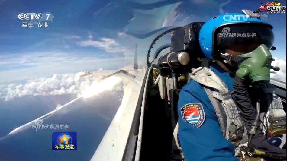全面向美军看齐!我军歼10飞行员新式解锁带扣曝光