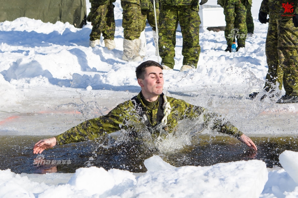 台军草莓兵已惊呆!加拿大女兵真抓实练勇跳冰窟窿