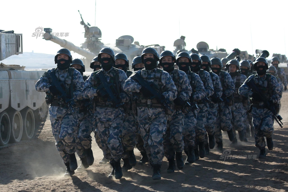 我军朱日和蓝军旅训练猛照:96a沙漠迷彩酷似美军_高清图集_新浪网