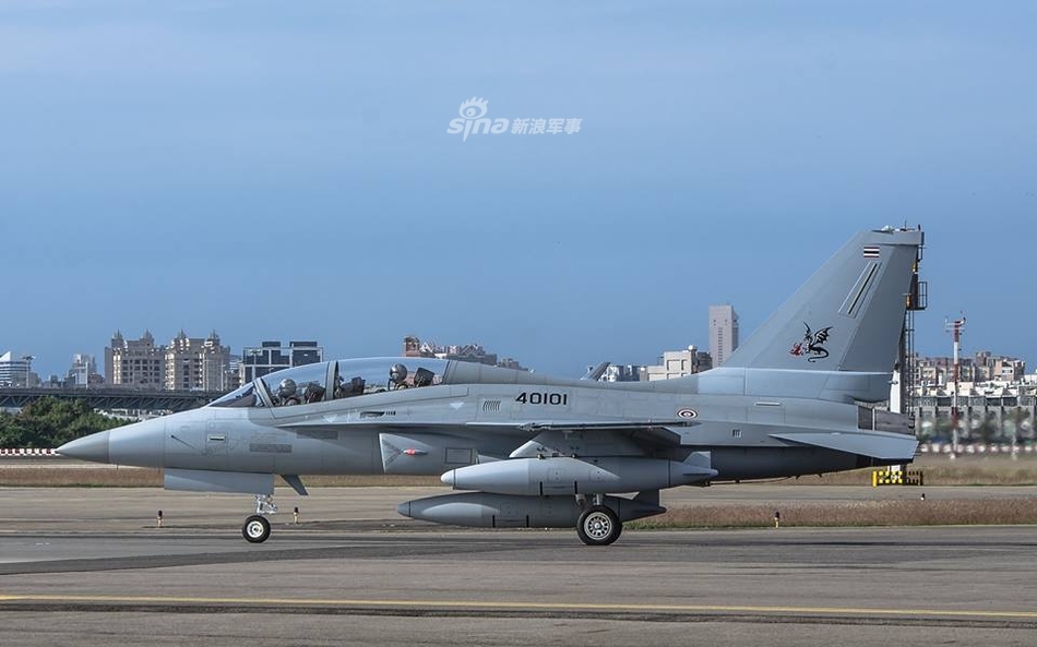 曾抢下中国l15订单!韩国教练机t50飞抵泰国交付