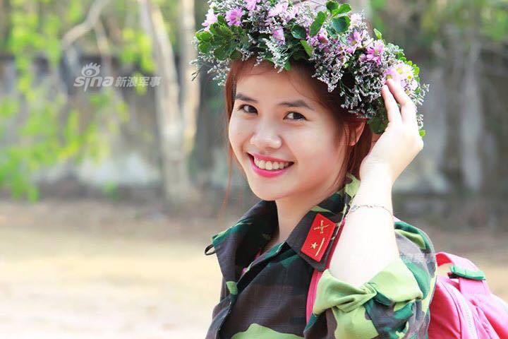 安南小妹不错呦!越南文工团文艺兵长相挺甜美