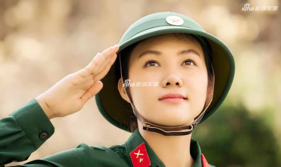 安南小妹不错呦!越南文工团文艺兵长相挺甜美