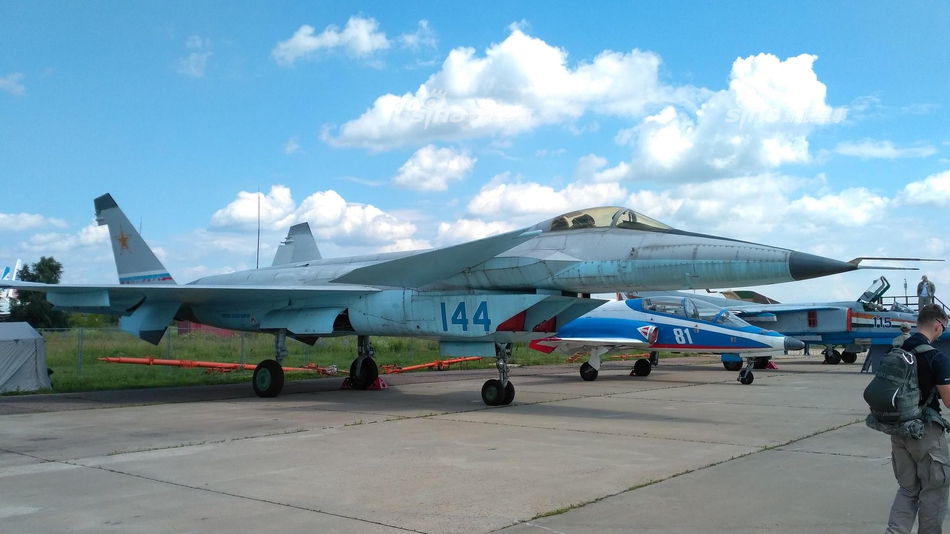 俄罗斯又拿出米格1.44_高清图集_新浪网