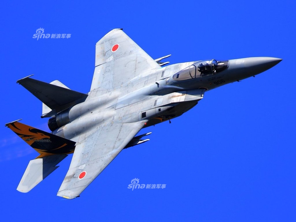 早晚被废掉日本f15战斗机12架集群低空飞
