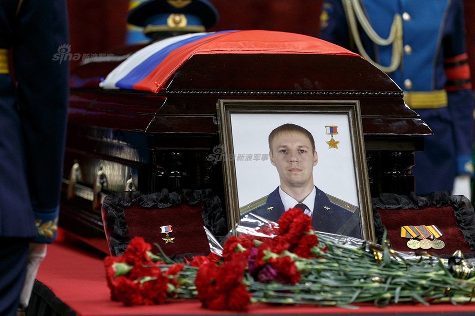 俄罗斯飞行员遗体回国图片