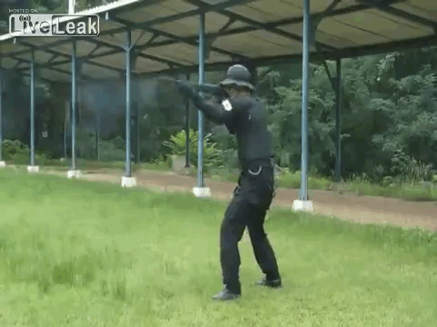 作秀呢？韩国反恐部队的射击花样百出 令人眼花缭乱