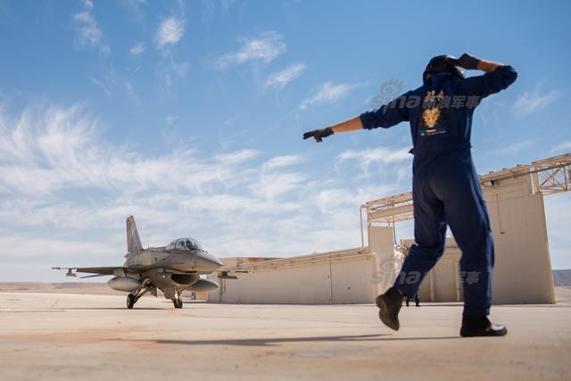 地点位于内盖夫沙漠的乌干达空军基地,演习