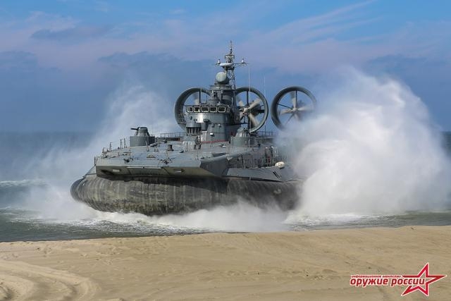 同时帮中国国内的船厂组装和生产数艘;此举让中国熟悉大型气垫艇的