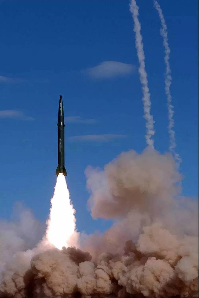 一组震撼大片带你领略中国导弹腾飞的壮美瞬间