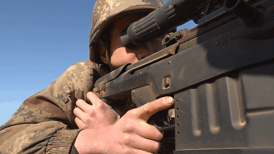 军媒探秘解放军新式狙击步枪射击训练