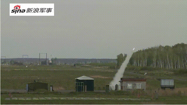 土库曼斯坦总统观看中国造前卫-2防空导弹