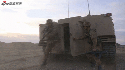 土豪旅装甲洪流！我陆军沙漠迷彩99A坦克亮剑戈壁