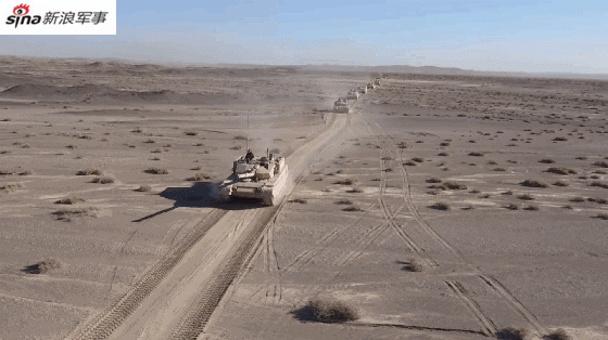 土豪旅装甲洪流！我陆军沙漠迷彩99A坦克亮剑戈壁