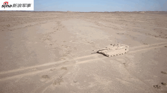 土豪旅装甲洪流！我陆军沙漠迷彩99A坦克亮剑戈壁