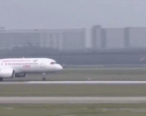 记住振奋人心的瞬间！国产C919大客机飞上蓝天