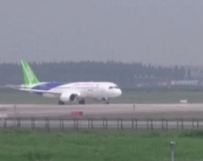 记住振奋人心的瞬间！国产C919大客机飞上蓝天