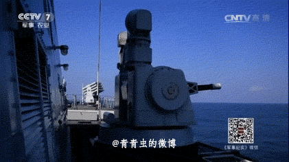解放军054A护卫舰发射干扰弹!