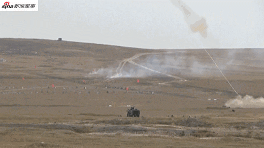 机动部队出击！我军精锐合成营新式突击车玩的溜