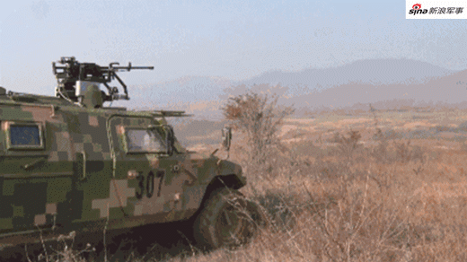 机动部队出击！我军精锐合成营新式突击车玩的溜