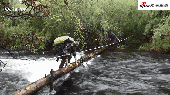 生死置之度外！我边防战士巡逻西藏墨脱爬雪山过沼泽