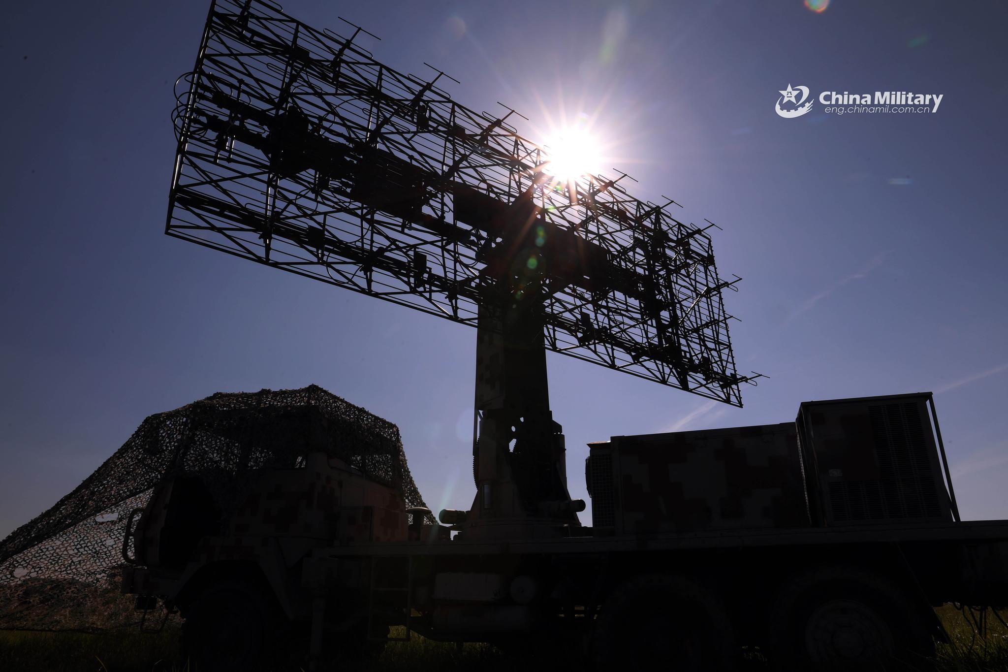 巴铁刚接收中国红旗16a就公开展示 未来或装备10个营