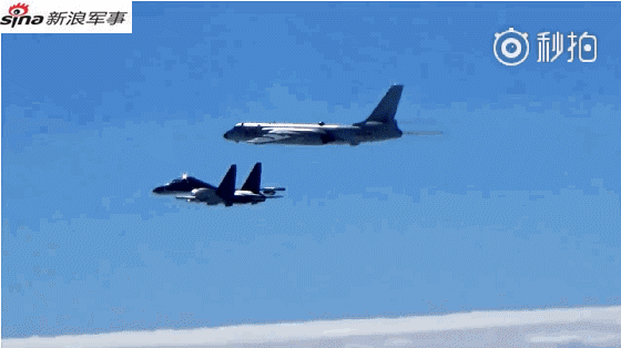 我军强势发布轰6K机群绕岛巡航视频 配乐:我和我的祖国