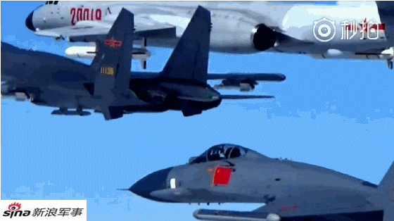 我军强势发布轰6K机群绕岛巡航视频 配乐:我和我的祖国
