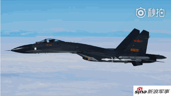 我军强势发布轰6K机群绕岛巡航视频 配乐:我和我的祖国