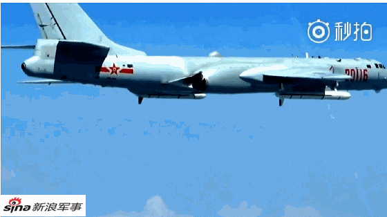 我军强势发布轰6K机群绕岛巡航视频 配乐:我和我的祖国