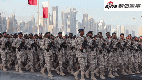 中国式正步亮相卡塔尔国庆阅兵