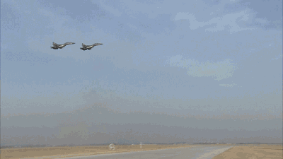 制胜空天 ！我军歼20、歼16、歼10C飞遍祖国天南海北