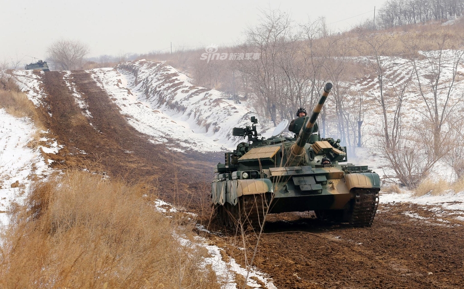 老将再出征!解放军59d坦克亮相演兵场