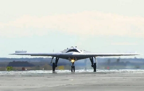 俄防长："猎人"无人机2022年研制完成 将签大型合同