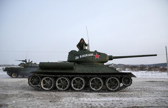 12月3日,俄罗斯坦克制造商"乌拉尔车辆制造厂"为纪念t-34坦克设计师