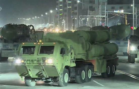 朝鲜阅兵展示大批新装备 "大杀器"首次亮相引关注