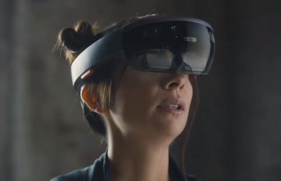 HoloLens眼镜特写，集多种用途于一身可减轻士兵负担