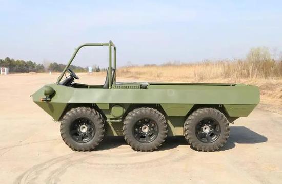 图为从8x8布局变为6x6布局的"小山猫"全地形车.