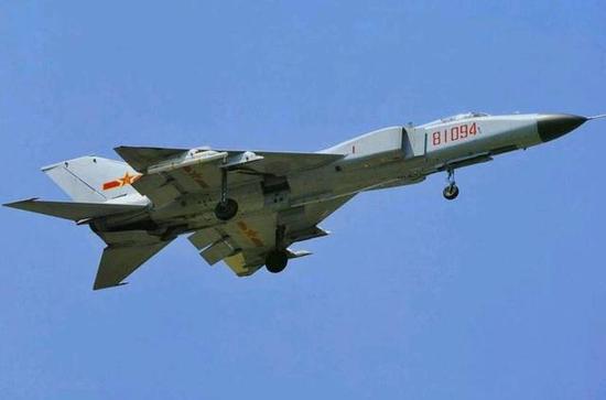 我歼8堪称国产战机"魔改"之王 至今仍可为4代机打辅助|中国空军|歼8