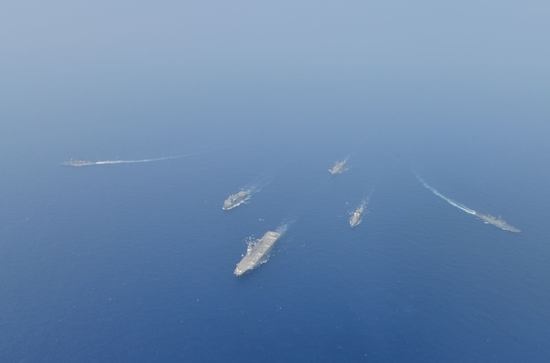 参与TROPEX 2019演习的印度海军“超日王”航母特混编队 图源：社交媒体