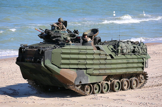 美媒：美海军陆战队两栖战车在冲滩过程中翻车被叫停