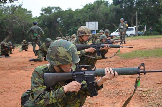 训练中使用的t65k2步枪