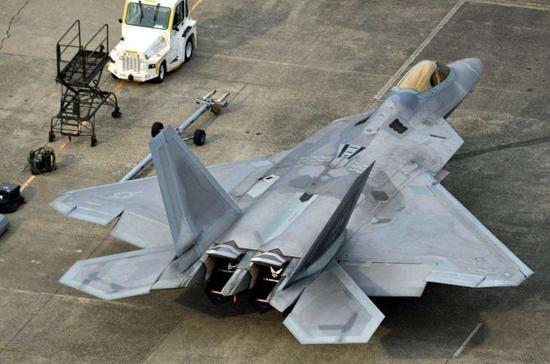 图为美空军F-22战斗机
