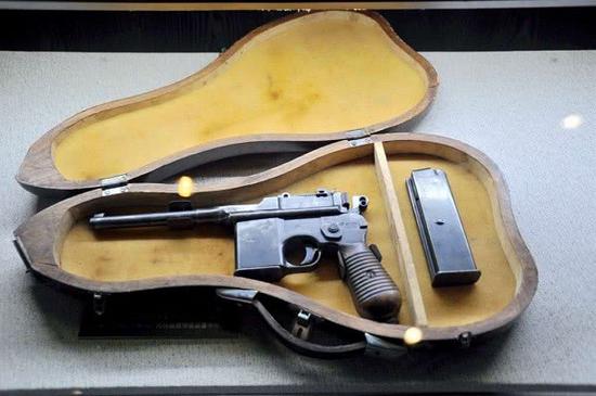 这把二战美军制式冲锋枪原本竟是黑帮的火并工具