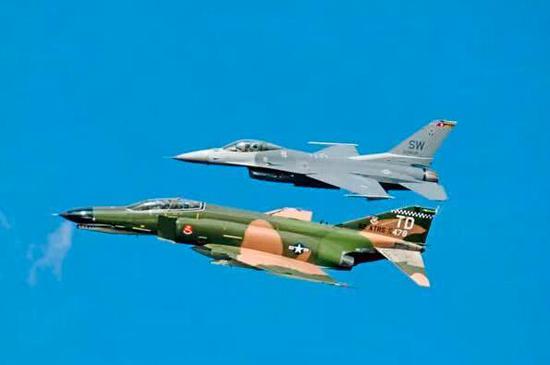 中国歼20鸭式布局飞控技术解析 飞行员不怕飞