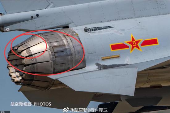 小红圈是中国歼10B推力矢量，大红圈是俄罗斯苏35设计师思路，差距很大